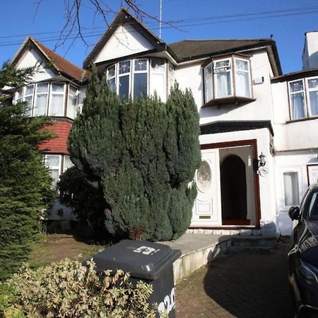 Oyo Timi Holiday Homes Londen Buitenkant foto