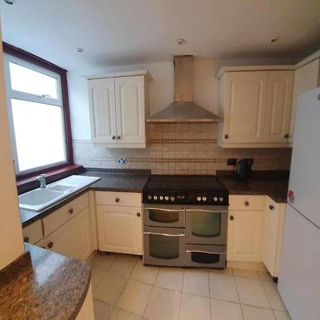 Oyo Timi Holiday Homes Londen Buitenkant foto