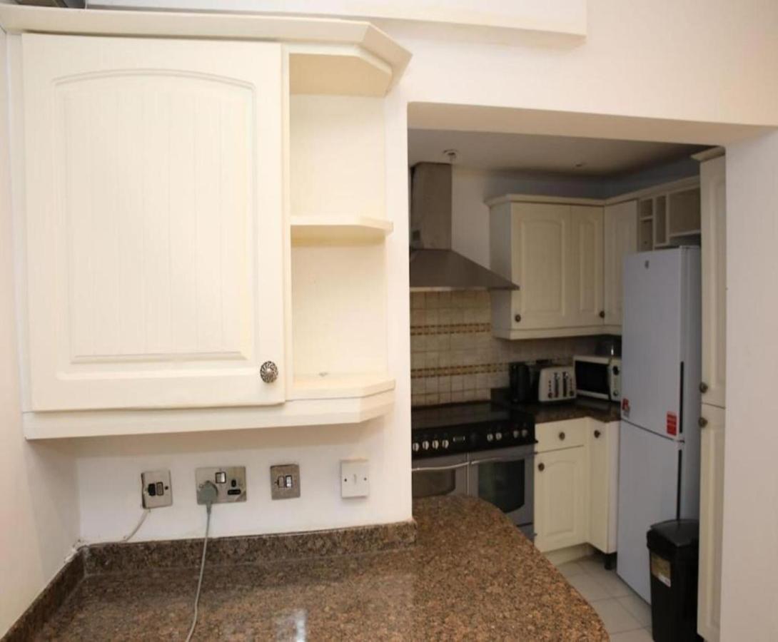 Oyo Timi Holiday Homes Londen Buitenkant foto