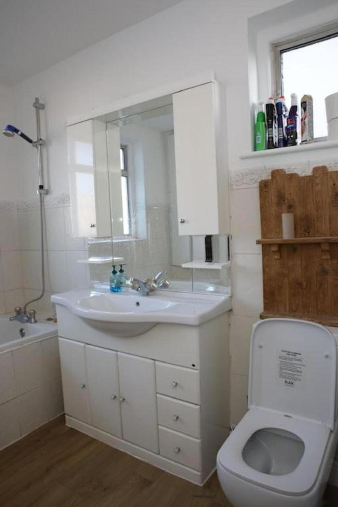 Oyo Timi Holiday Homes Londen Buitenkant foto