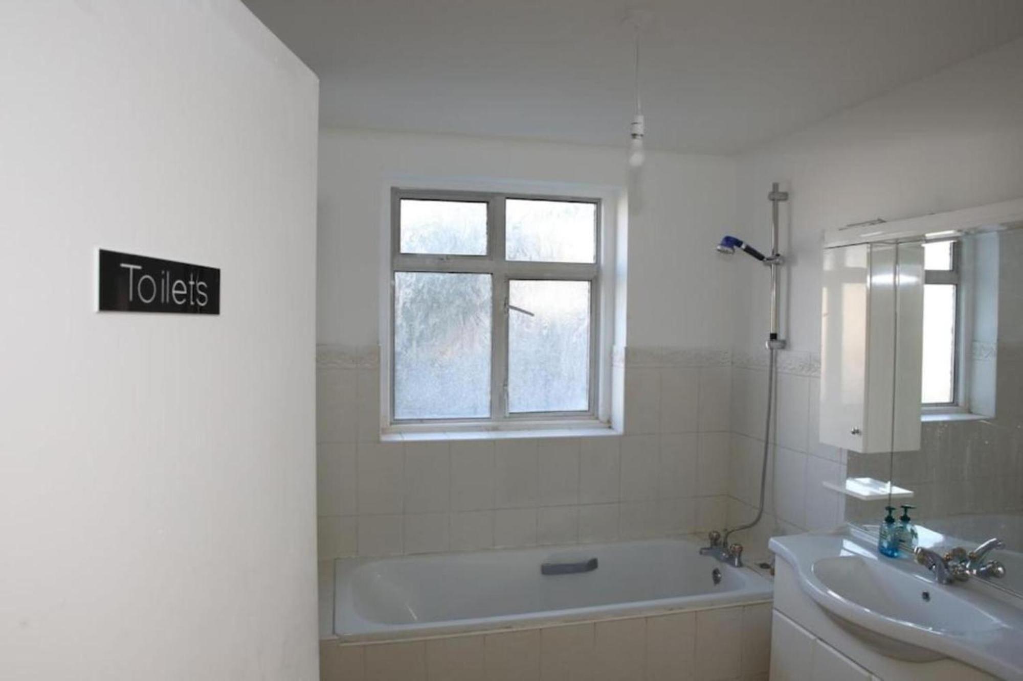 Oyo Timi Holiday Homes Londen Buitenkant foto