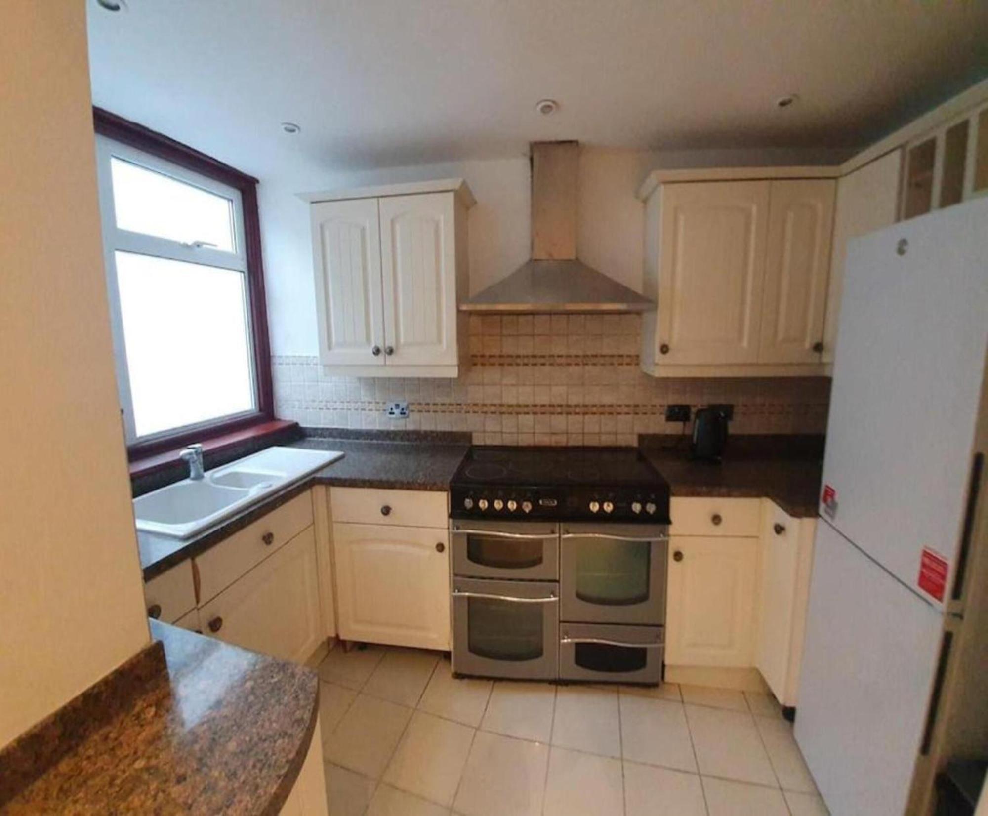 Oyo Timi Holiday Homes Londen Buitenkant foto