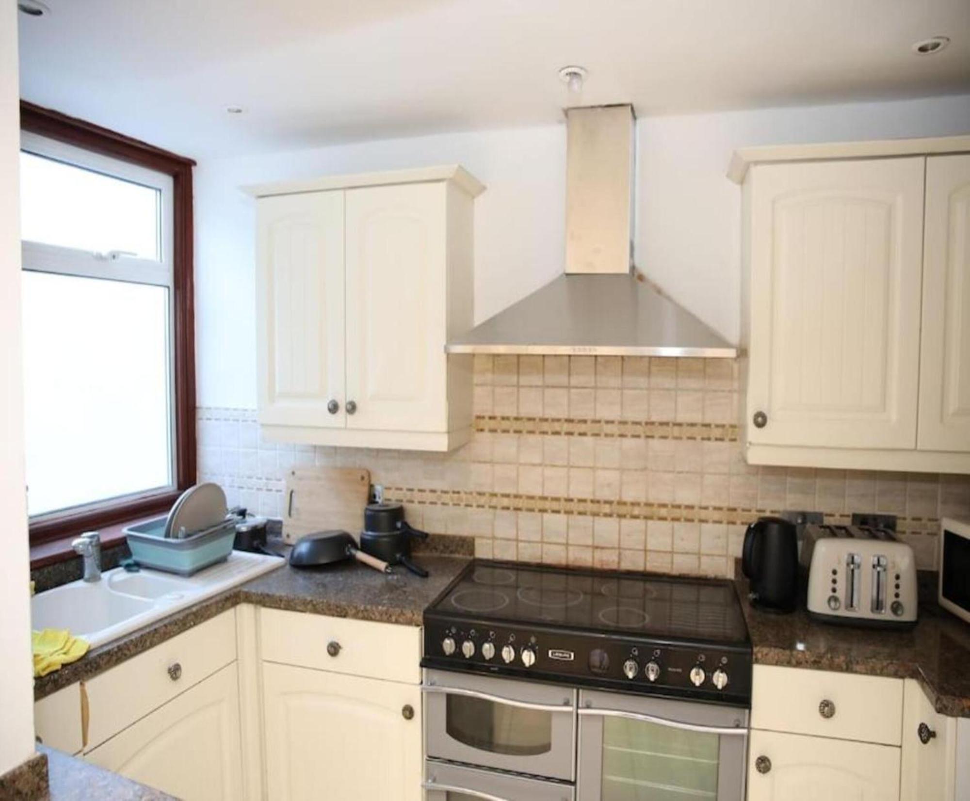 Oyo Timi Holiday Homes Londen Buitenkant foto